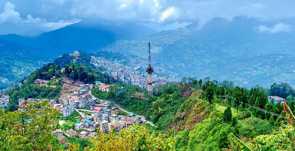 1585411232_1532001573_1200px-Bird_27s_eye_view_of_Gangtok_City_from_Ganeshtok.jpg.jpg
